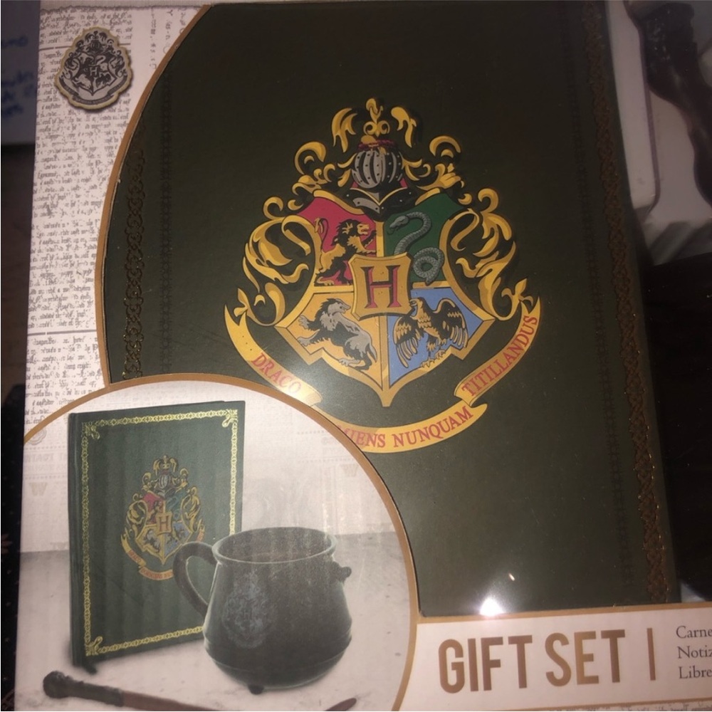NIB Harry Potter 3 piece Gift Set (Notebook, Mug, Pen) - Picture 4 of 7